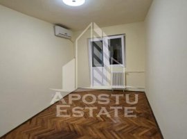 Apartament cu 3 camere, etaj intermediar, zona Dacia