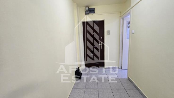 Apartament cu 3 camere, etaj intermediar, zona Dacia