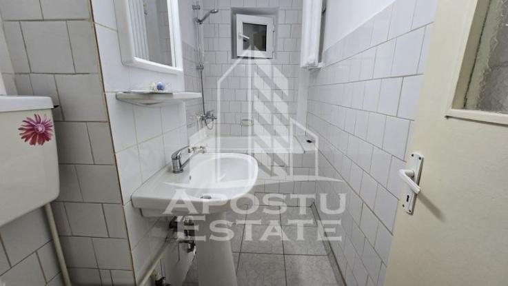 Apartament cu 3 camere, etaj intermediar, zona Dacia