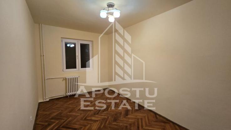 Apartament cu 3 camere, etaj intermediar, zona Dacia