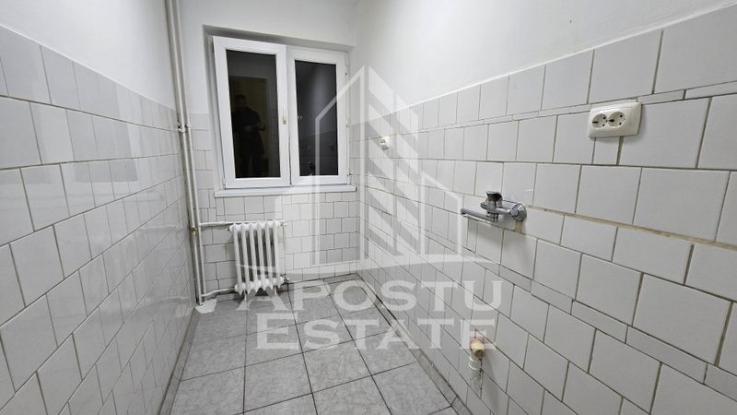 Apartament cu 3 camere, etaj intermediar, zona Dacia