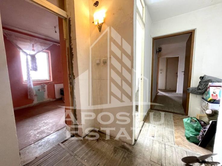 Apartament cu 3 camere, centrala proprie, zona Freidorf