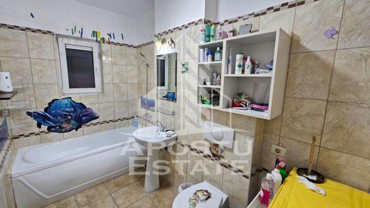 Apartament 2 camere decomandat , centrala , parcare , in zona Aradului