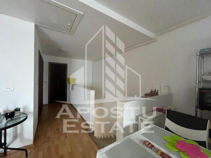 Apartament cu 3 camere, semidecomandat, bloc nou, etajul 1