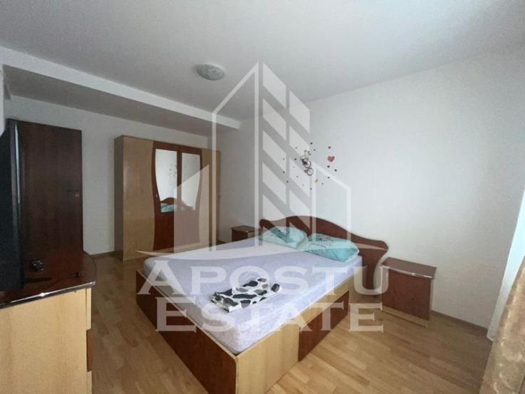 Apartament cu 3 camere, semidecomandat, bloc nou, etajul 1