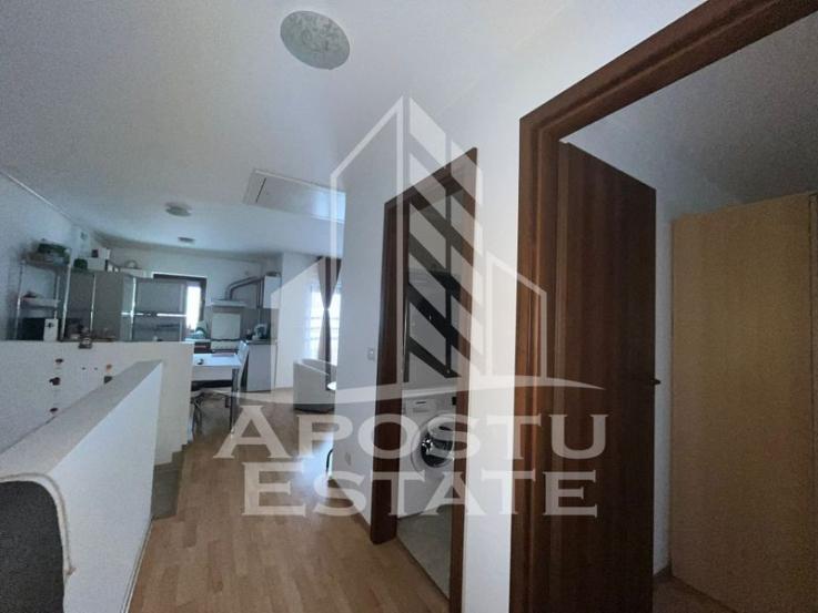 Apartament cu 3 camere, semidecomandat, bloc nou, etajul 1