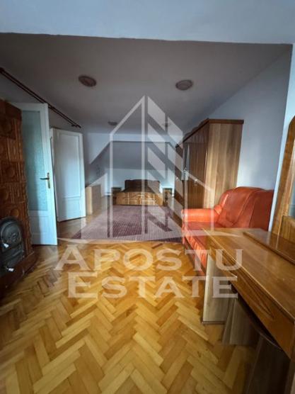 Se inchriaza apartament (penthouse), intr-o casa, zona C. Studentesc