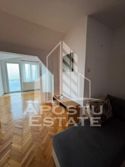 Se inchriaza apartament (penthouse), intr-o casa, zona C. Studentesc