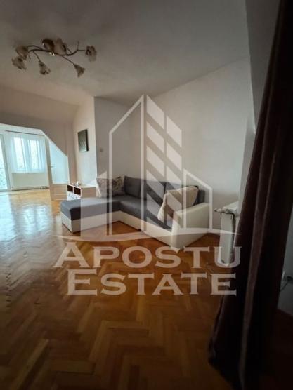 Se inchriaza apartament (penthouse), intr-o casa, zona C. Studentesc