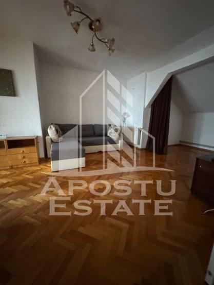 Se inchriaza apartament (penthouse), intr-o casa, zona C. Studentesc