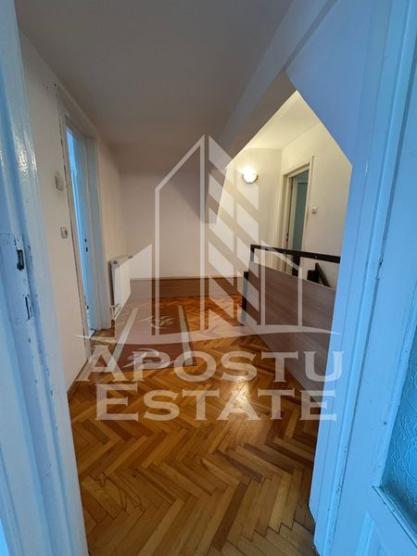 Se inchriaza apartament (penthouse), intr-o casa, zona C. Studentesc