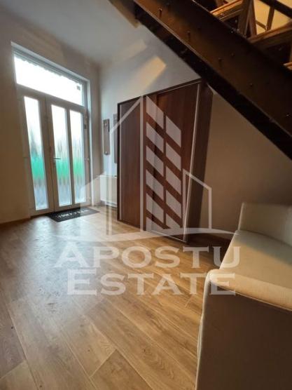 Se inchriaza apartament (penthouse), intr-o casa, zona C. Studentesc