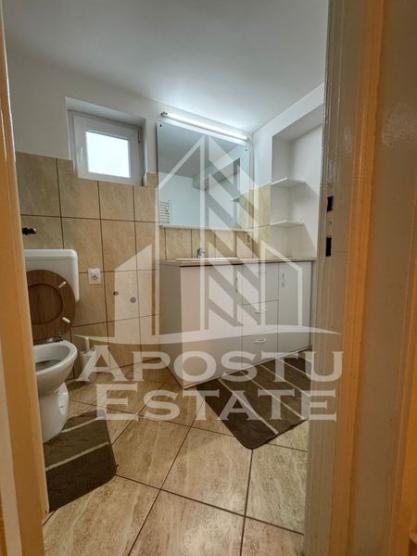 Se inchriaza apartament (penthouse), intr-o casa, zona C. Studentesc