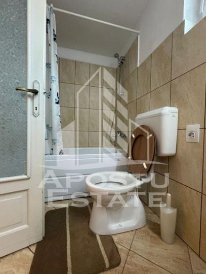 Se inchriaza apartament (penthouse), intr-o casa, zona C. Studentesc