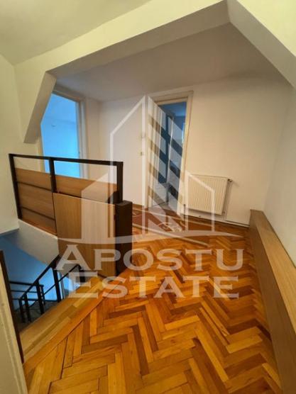 Se inchriaza apartament (penthouse), intr-o casa, zona C. Studentesc