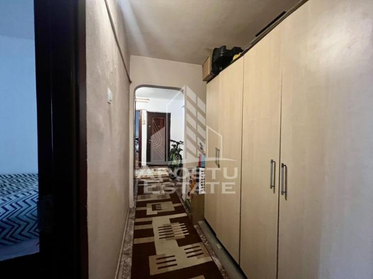 Apartament 3 camere, decomandat, 2 bai, centrala, zona Baba Dochia