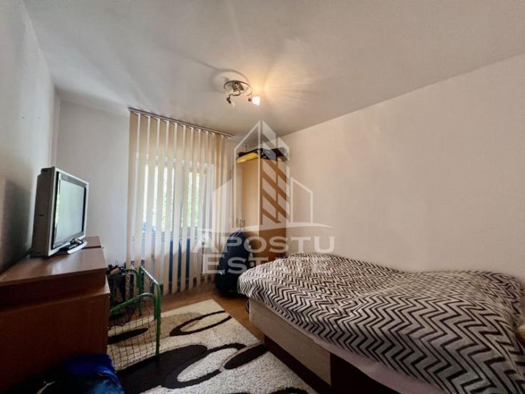 Apartament 3 camere, decomandat, 2 bai, centrala, zona Baba Dochia