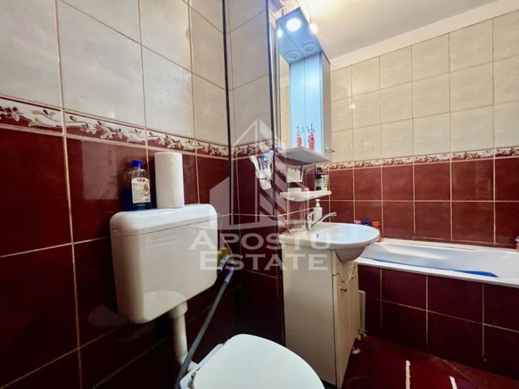 Apartament 3 camere, decomandat, 2 bai, centrala, zona Baba Dochia