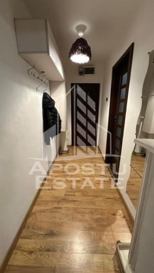 Apartament cu 2 camere, semidecomandat, mobilat si utilat