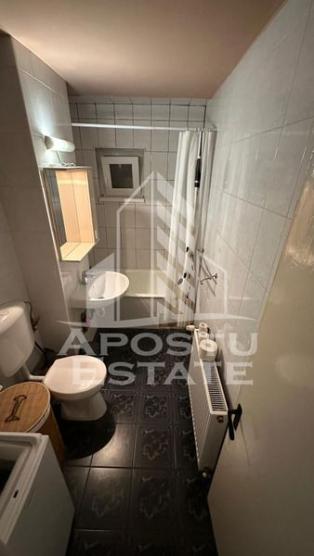 Apartament cu 2 camere, semidecomandat, mobilat si utilat