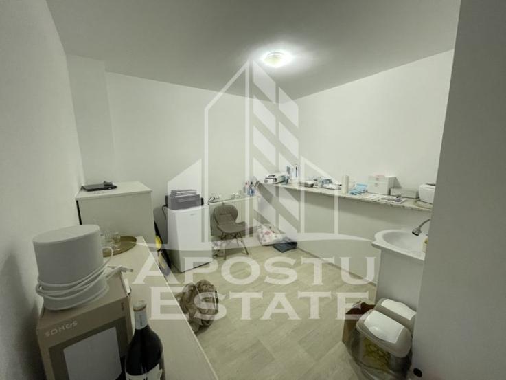 Spatiu comercial, 60 mp, Zona Aradului.