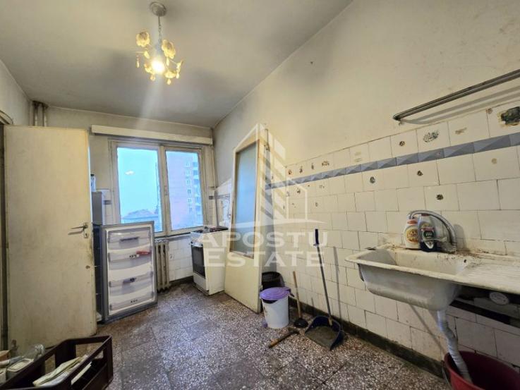 Apartament cu 4 camere, etaj intermediar,  Circumvalatiunii - Gh Lazar