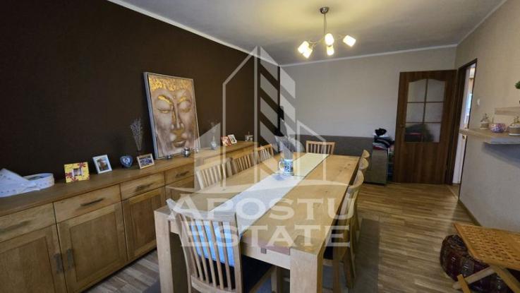 Apartament cu 4 camere, renovat, centrala proprie, zona Bucovina