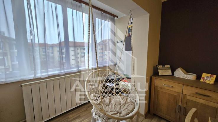 Apartament cu 4 camere, renovat, centrala proprie, zona Bucovina