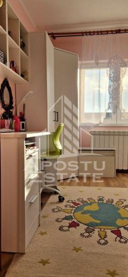 Apartament cu 4 camere, renovat, centrala proprie, zona Bucovina