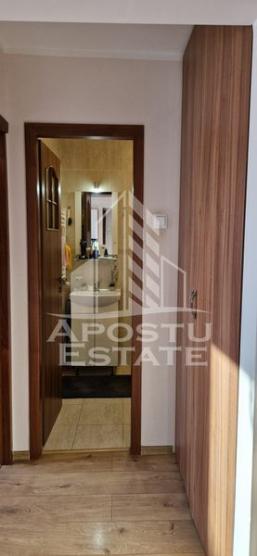 Apartament cu 4 camere, renovat, centrala proprie, zona Bucovina