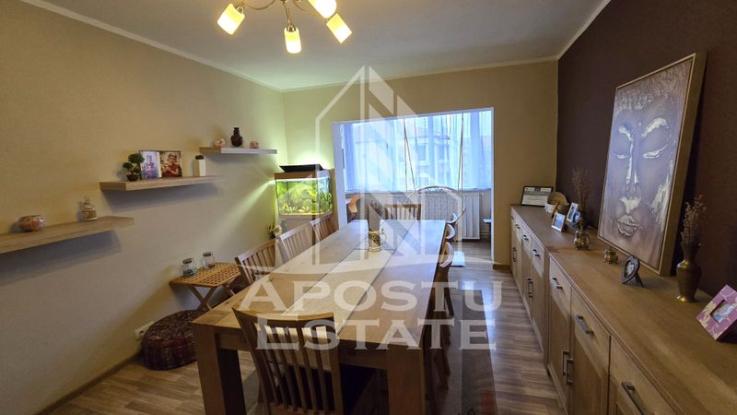 Apartament cu 4 camere, renovat, centrala proprie, zona Bucovina