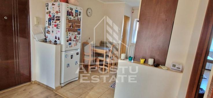 Apartament cu 4 camere, renovat, centrala proprie, zona Bucovina