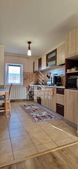 Apartament cu 4 camere, renovat, centrala proprie, zona Bucovina