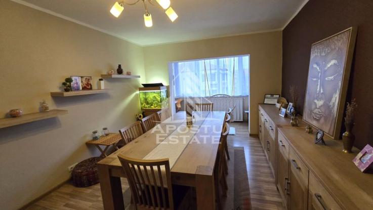 Apartament cu 4 camere, renovat, centrala proprie, zona Bucovina