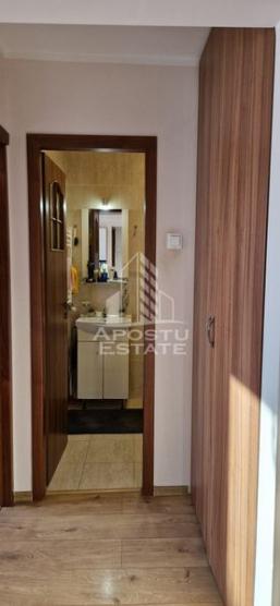 Apartament cu 4 camere, renovat, centrala proprie, zona Bucovina