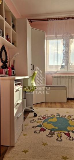 Apartament cu 4 camere, renovat, centrala proprie, zona Bucovina