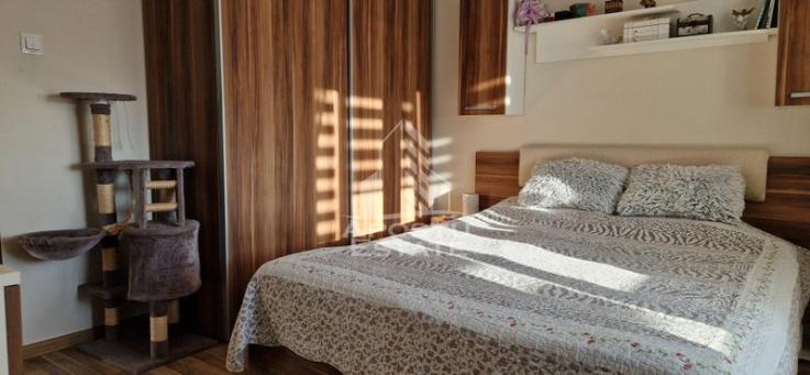 Apartament cu 4 camere, renovat, centrala proprie, zona Bucovina