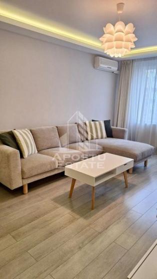 Apartament 3 camere,decomandat,bloc cu lft,zona Sala Olimpia