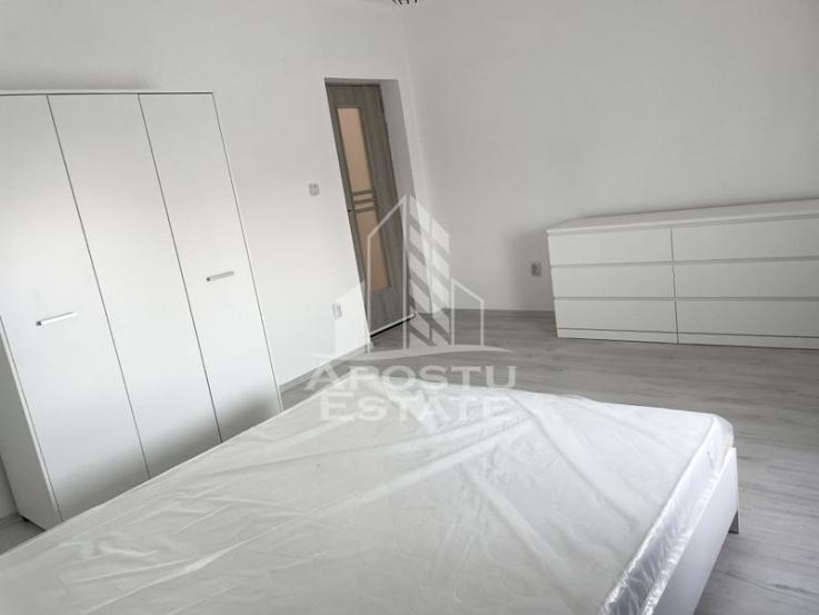 Apartament 2 camere, curte comuna, loc de parcare, zona Buziasului