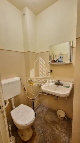 Apartament 4 camere, decomandat, zona Cetatii