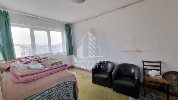 Apartament 4 camere, decomandat, zona Cetatii