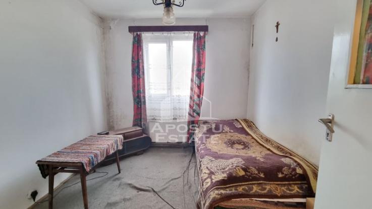 Apartament 4 camere, decomandat, zona Cetatii