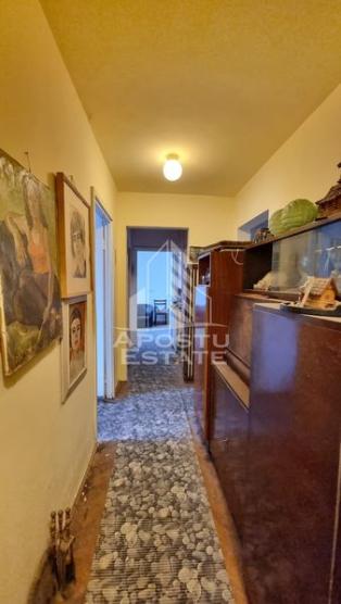 Apartament 4 camere, decomandat, zona Cetatii