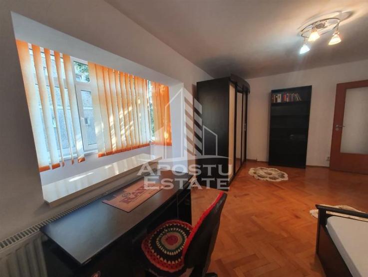 Apartament cu 4 camere 2 bai si 2 balcoane, Aradului