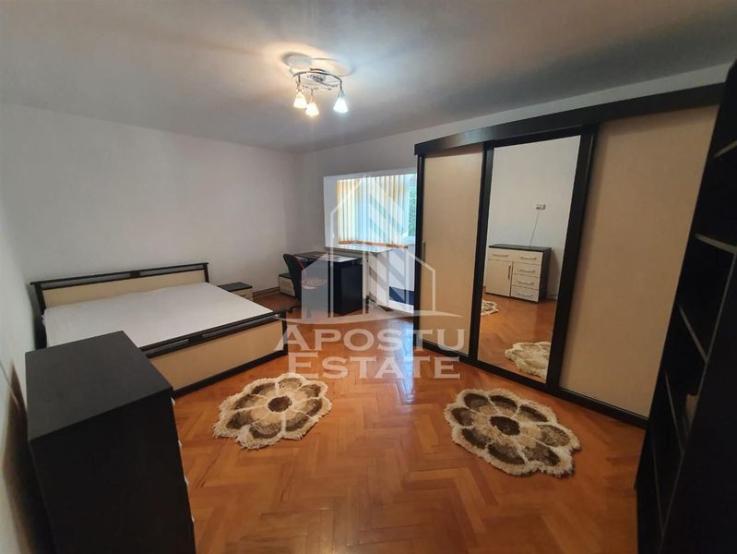 Apartament cu 4 camere 2 bai si 2 balcoane, Aradului