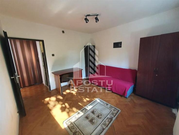 Apartament cu 4 camere 2 bai si 2 balcoane, Aradului