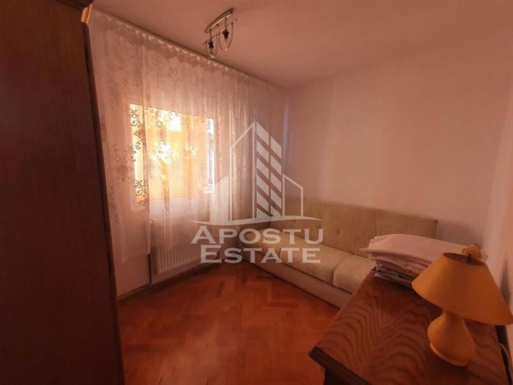 Apartament cu 4 camere 2 bai si 2 balcoane, Aradului