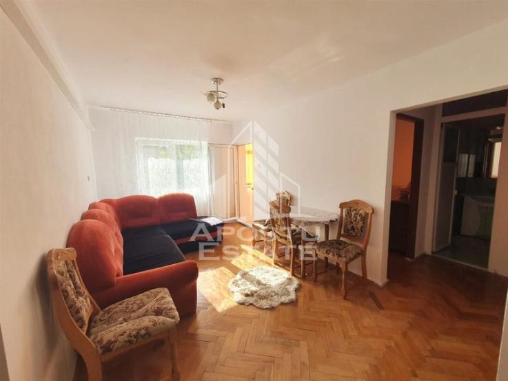 Apartament cu 4 camere 2 bai si 2 balcoane, Aradului