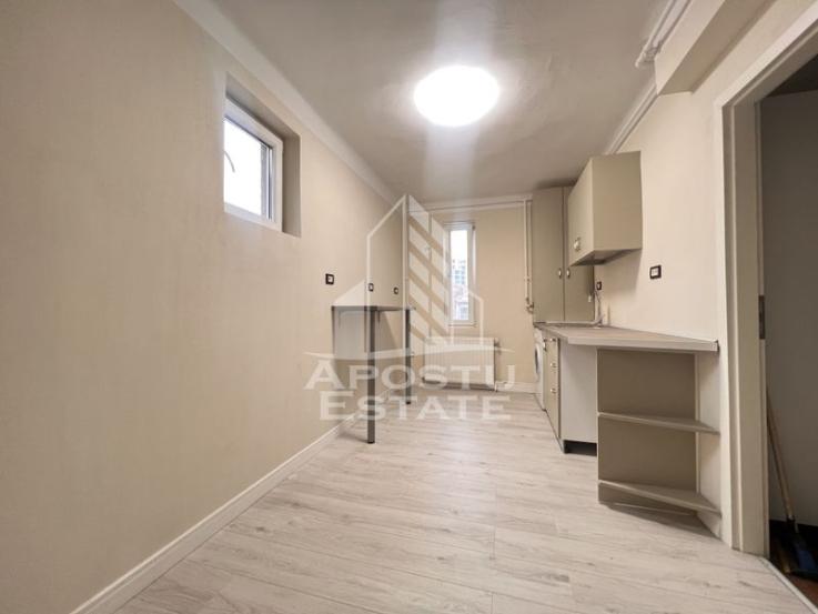 Apartament cu 1 camera, centrala proprie, in Piata 700