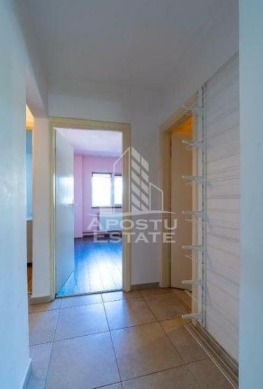 Apartament cu 3 camere, decomandat, 2 bai si 2 balcoane, Girocului